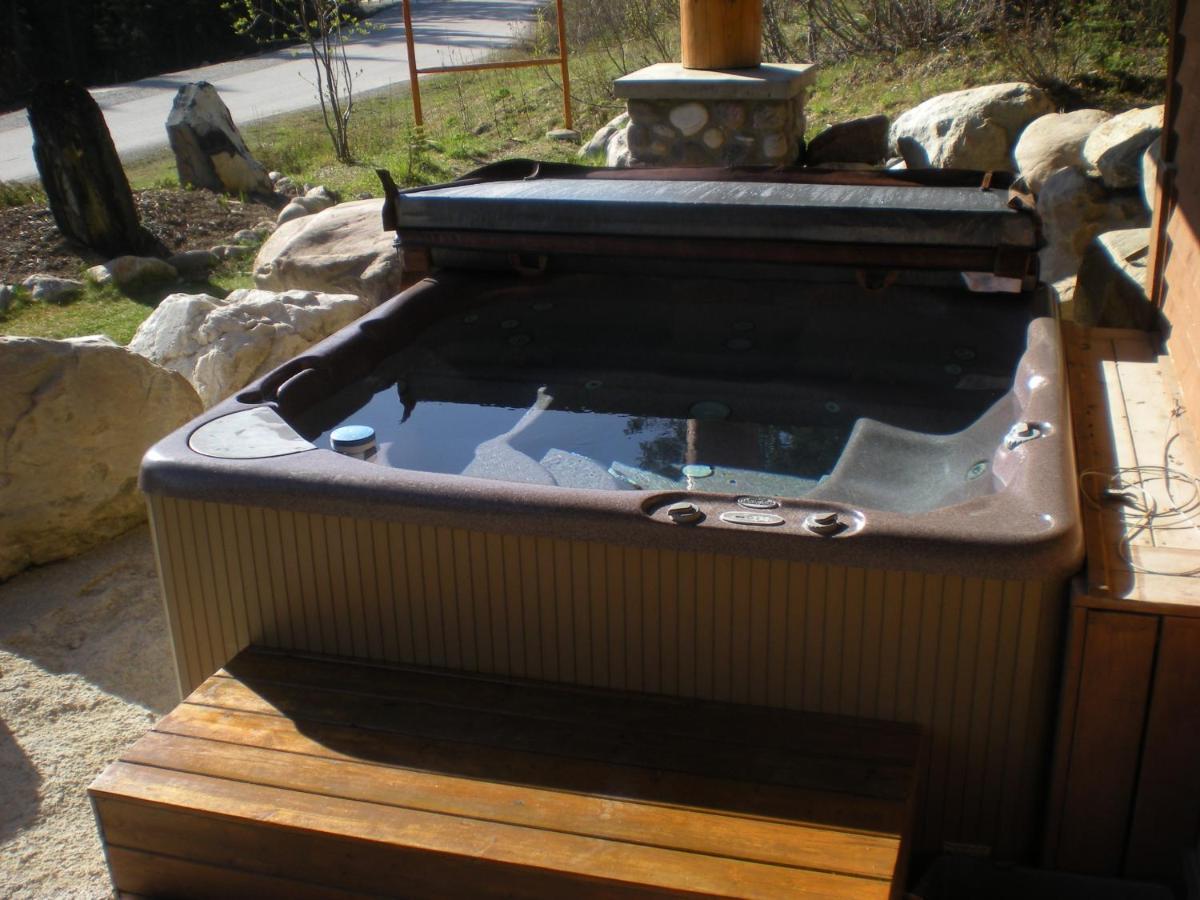 Vagabond Lodge At Kicking Horse Golden Luaran gambar
