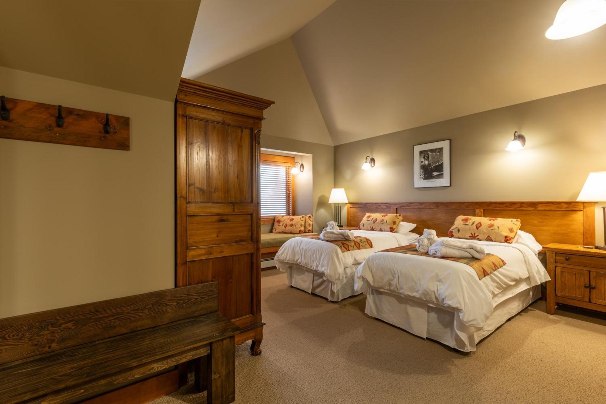 Vagabond Lodge At Kicking Horse Golden Luaran gambar