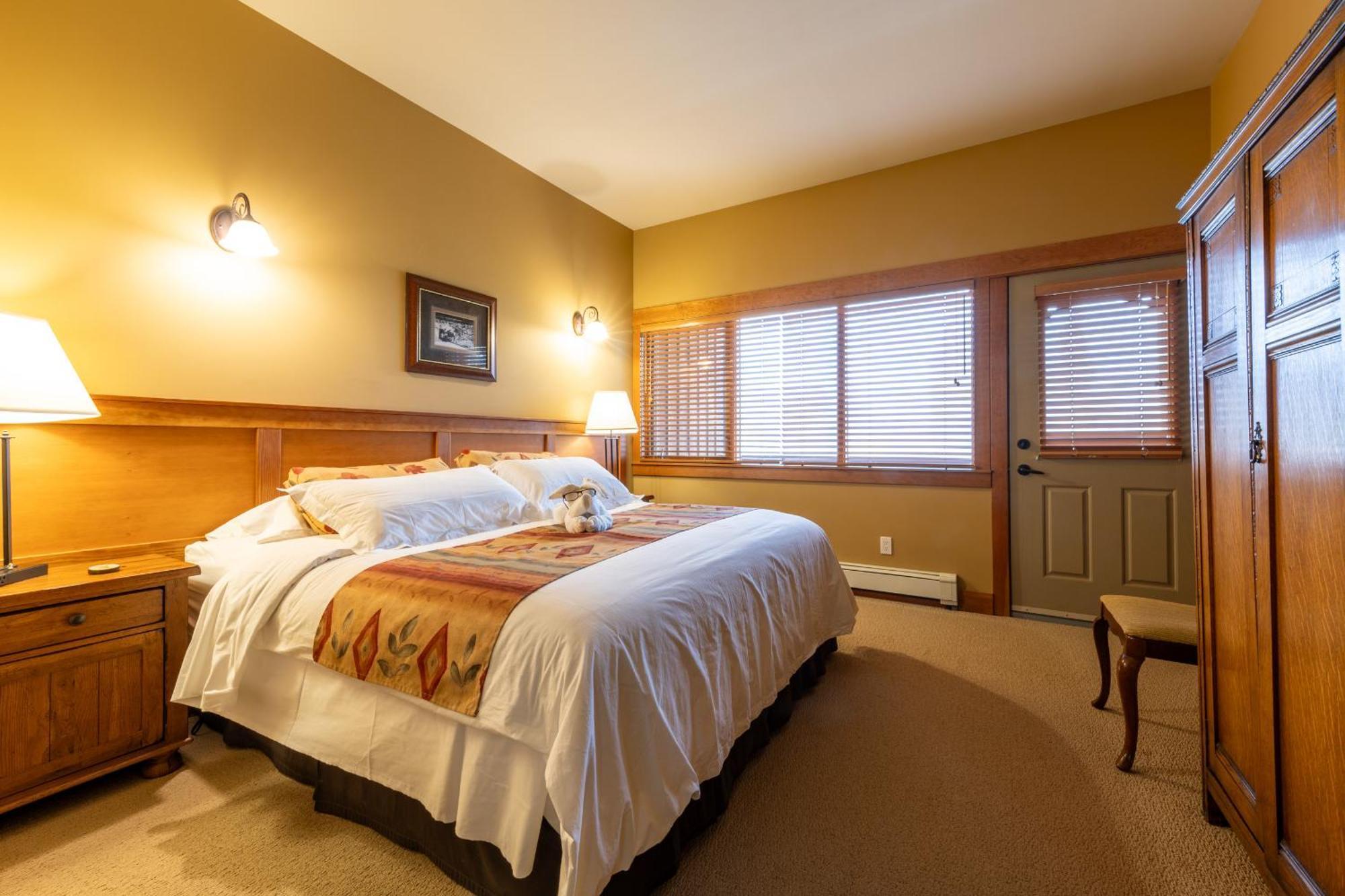Vagabond Lodge At Kicking Horse Golden Luaran gambar