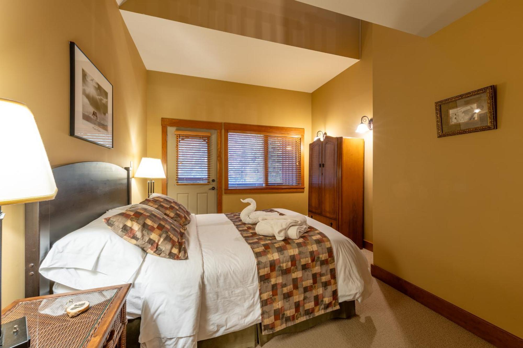 Vagabond Lodge At Kicking Horse Golden Luaran gambar