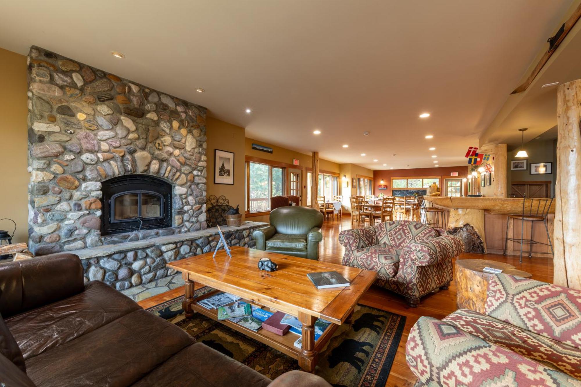 Vagabond Lodge At Kicking Horse Golden Luaran gambar