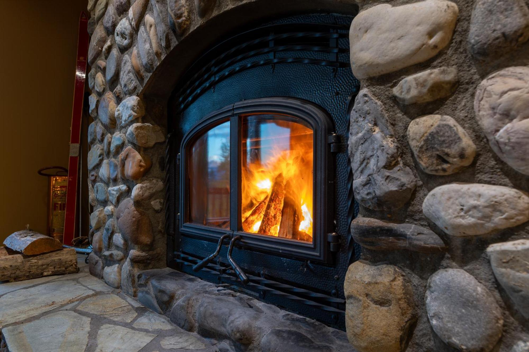 Vagabond Lodge At Kicking Horse Golden Luaran gambar