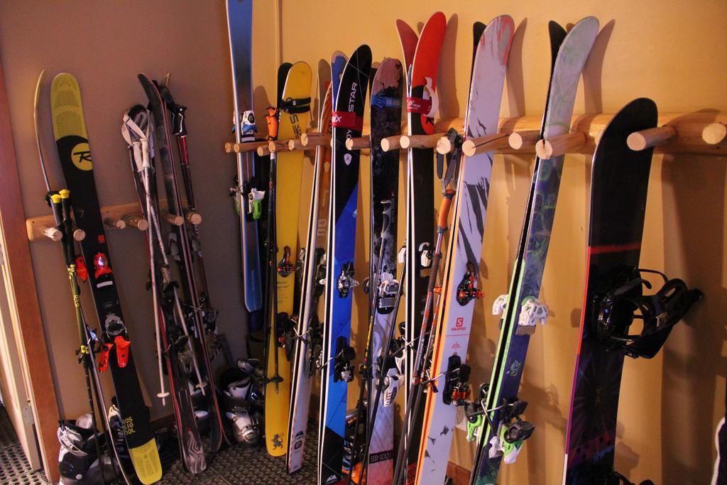 Vagabond Lodge At Kicking Horse Golden Luaran gambar