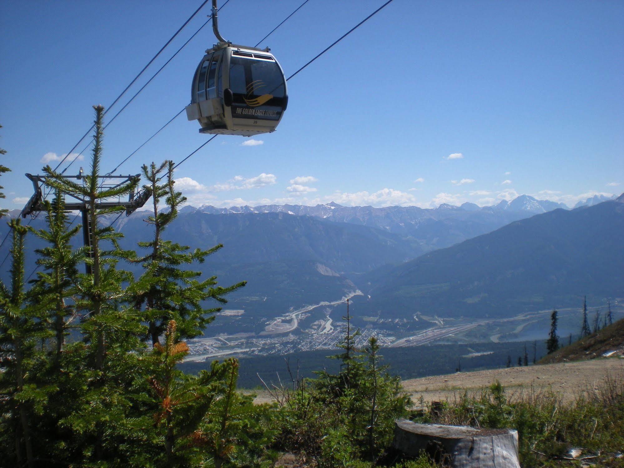 Vagabond Lodge At Kicking Horse Golden Luaran gambar