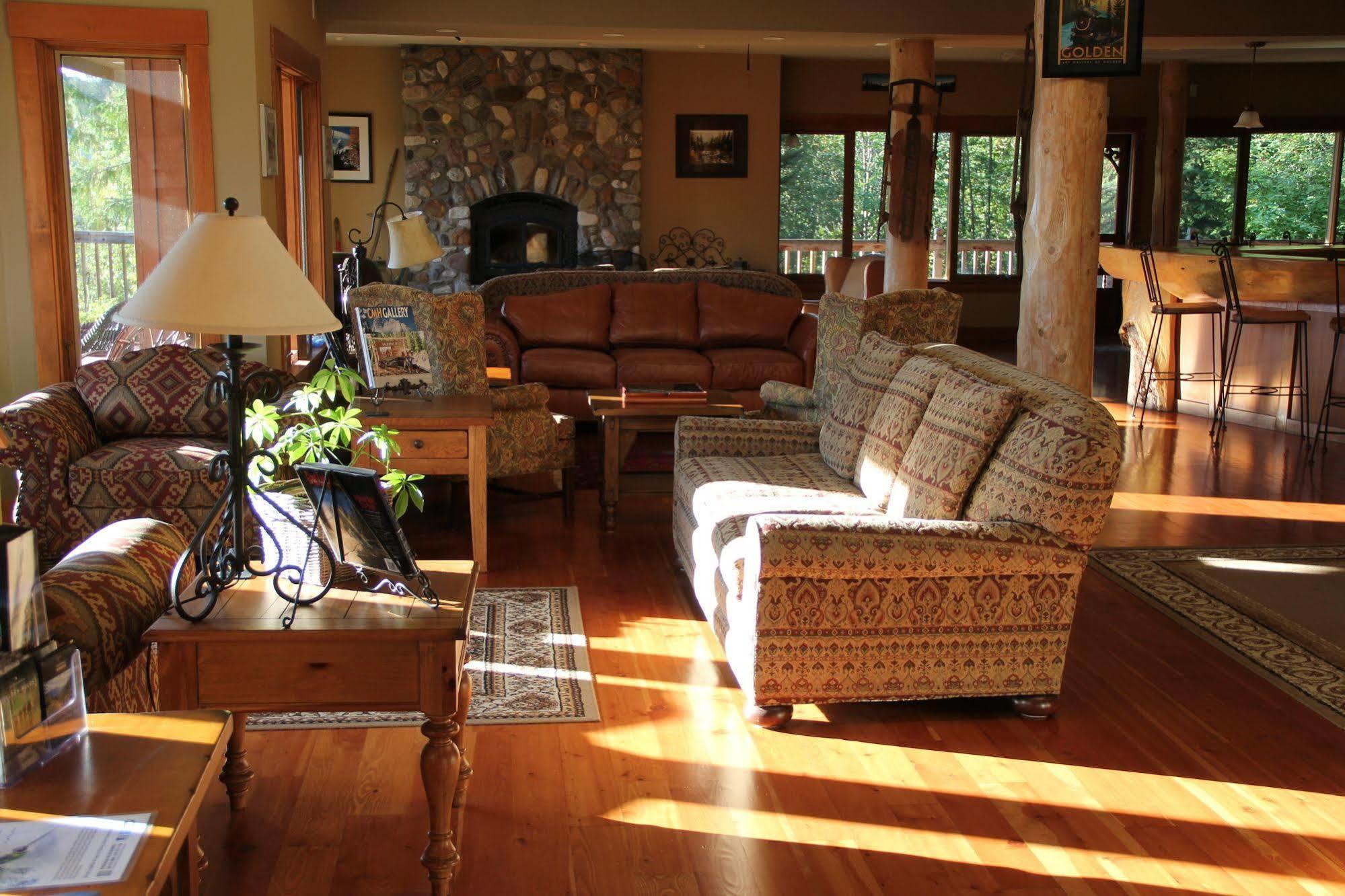 Vagabond Lodge At Kicking Horse Golden Luaran gambar